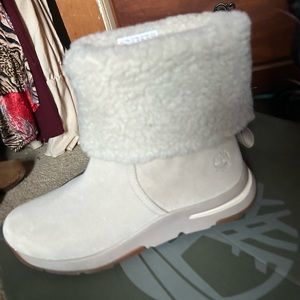 Never warn. Timberland shearling fold down boots 7.5.